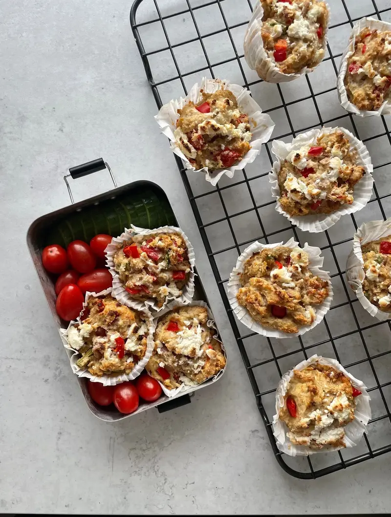 Matmuffins med spekeskinke, restegrønnsaker og Apetina