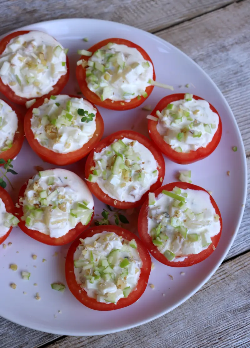 Fylt tomat – perfekt til grillmaten!