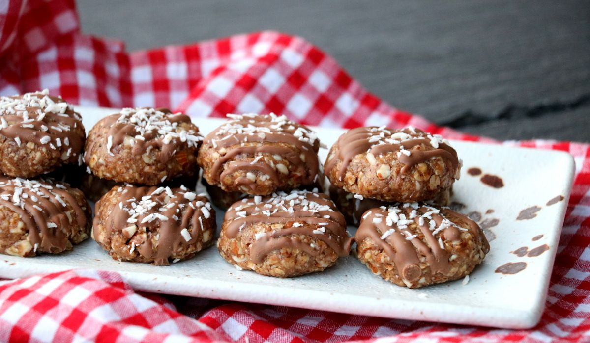Energikuler med mandelsmør, havregryn og sjokolade