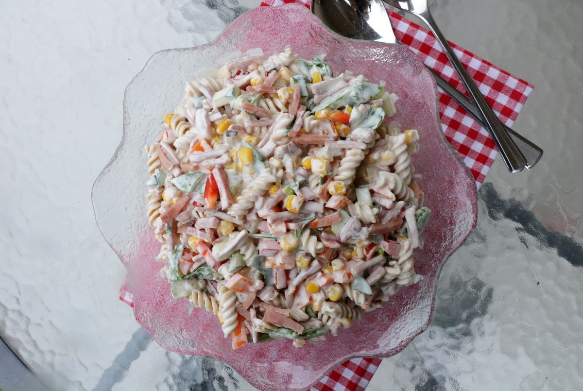 Enkel, krema pastasalat