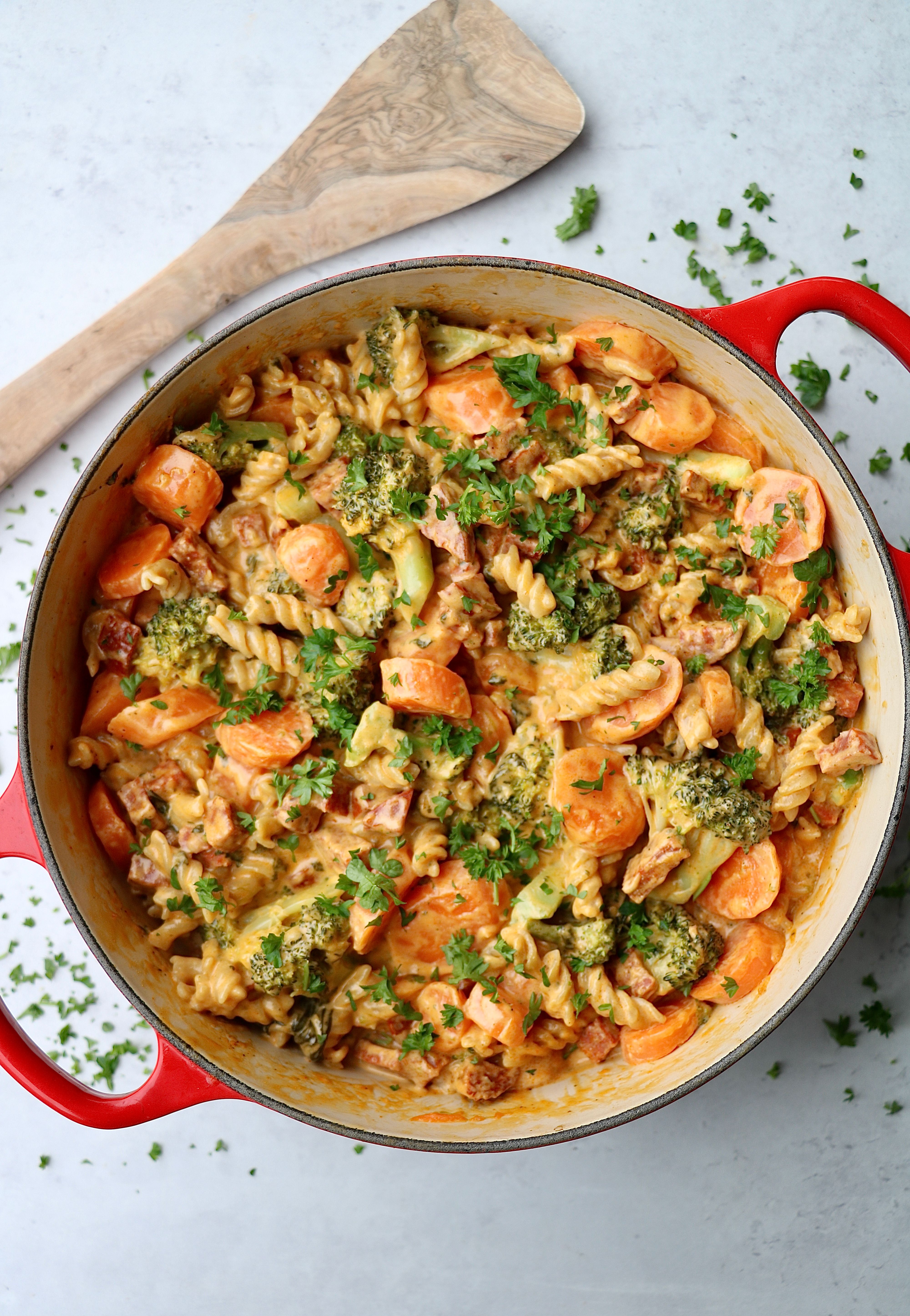 Alt-i-ett krema pastagryte med chorizo