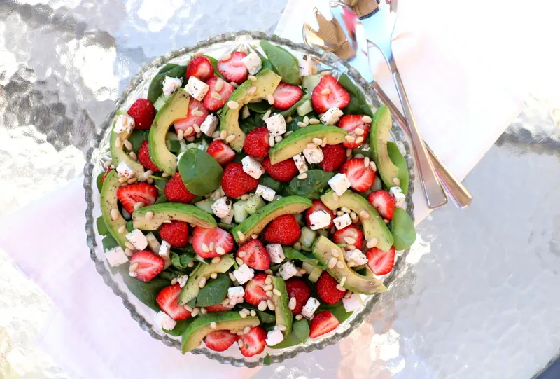 Sommarsalat med jordbær