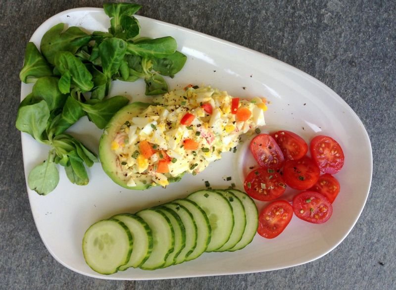 Fylt avokado med eggesalat