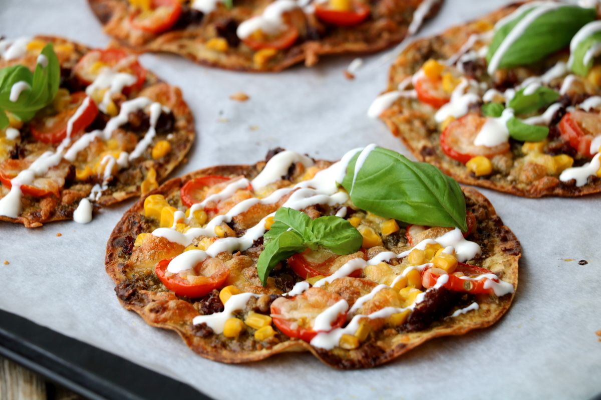 Lompepizza med pesto & soltørka tomat