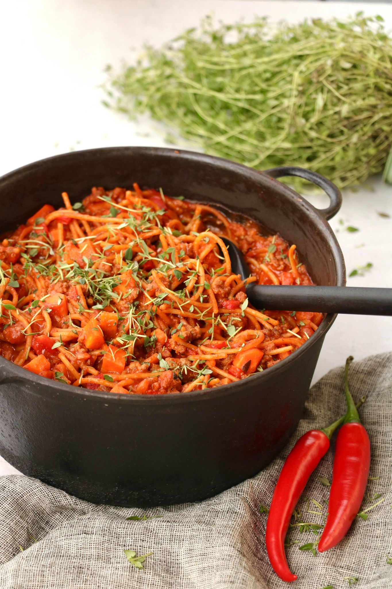 Alt-i-ett spagetti bolognesesaus gryte