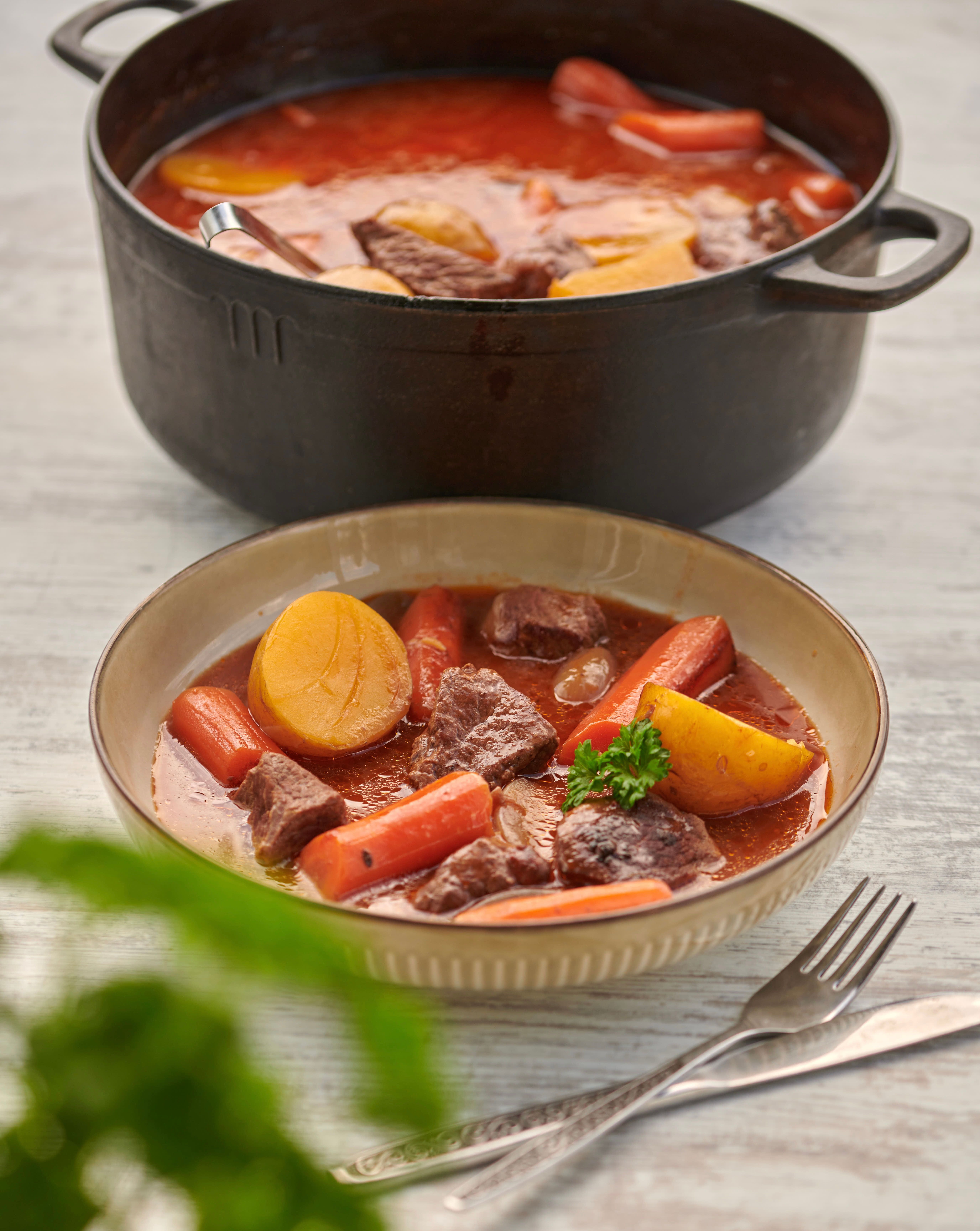 Alt-i-ett nydelig søndagsgryte som lager seg sjølv i ovnen!