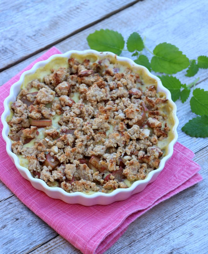 Smuldrepai med rabarbra og vaniljekrem