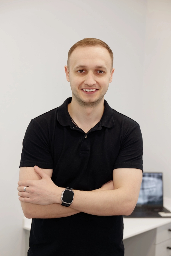 Олександр, Стоматолог хірург