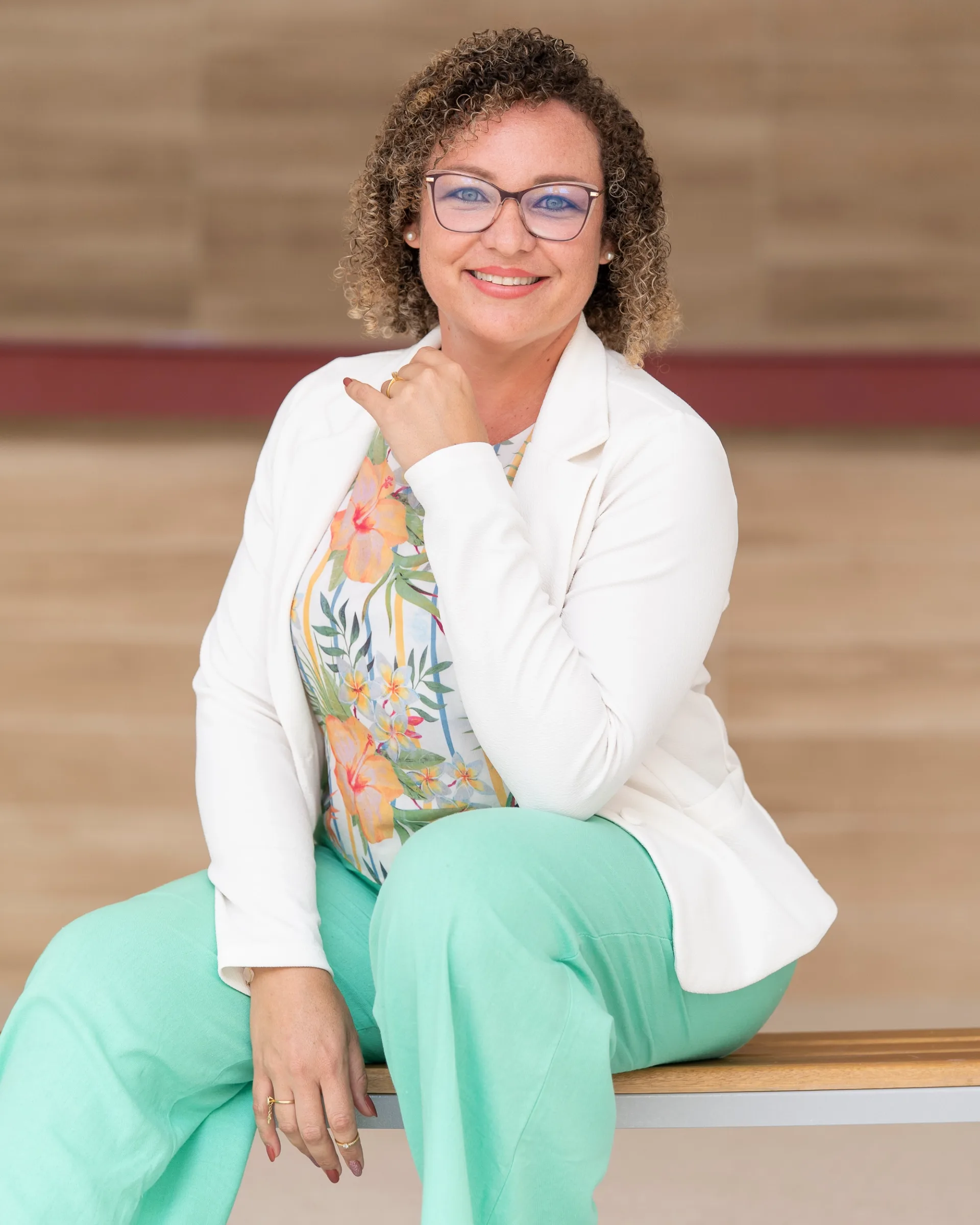 WOMAN BRANDING PORTRAIT