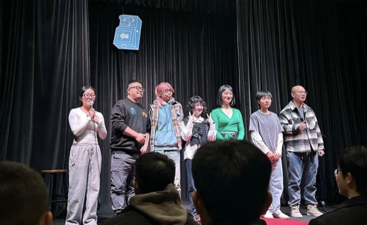 Chinese Female Stand-Up Comedians and their Prisoner's Dilemma