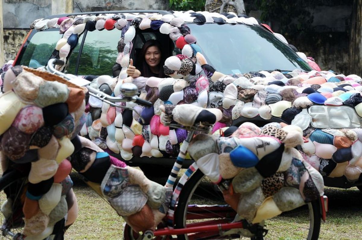 KERETA DIHIASI COLI