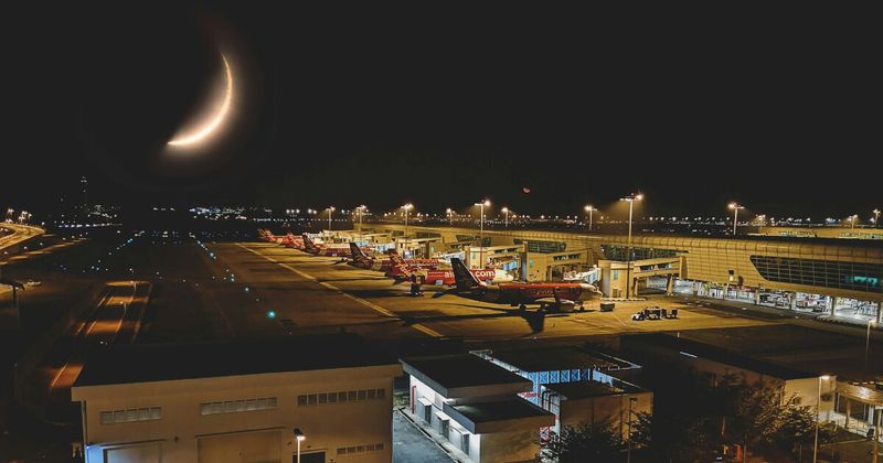 Kuala Lumpur KLIA airport transit — Malaysia Airlines connecting flight Bangalore to Singapore cheapest option 2026.