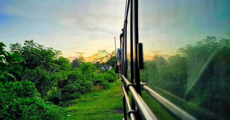 Indian train station at night — chai vendor, clay cups ₹10; the Delhi–Howrah Rajdhani includes all meals in the 3AC fare of ₹2,370.