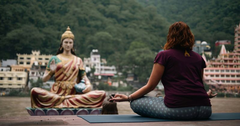 Vipassana to Vinyasa: The 7 Best Yoga Retreats in India for Beginners (2026)