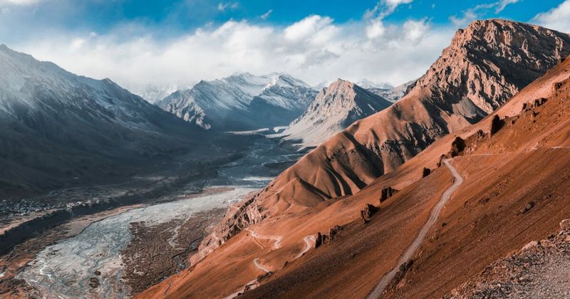 Spiti Valley road — enter via Shimla/Kinnaur for safe altitude gain; Manali entry gains 1,750m in one day and significantly increases AMS risk.
