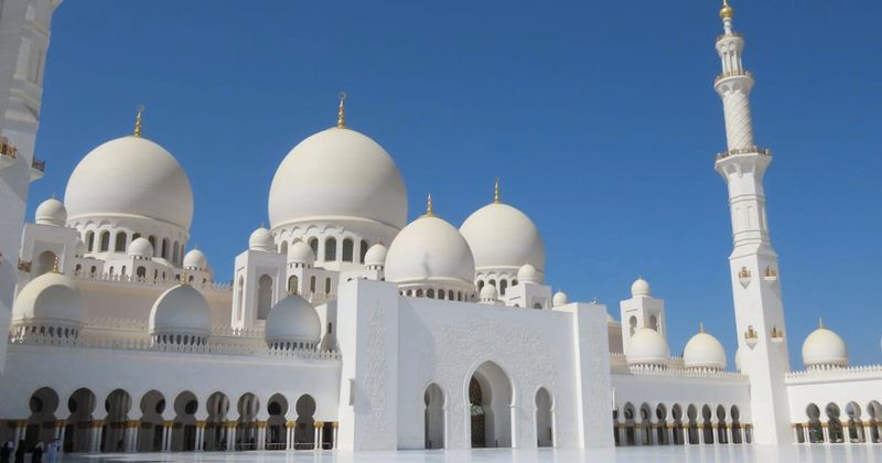 Abu Dhabi Sheikh Zayed Grand Mosque — Etihad stopover programme layover India flights 2026