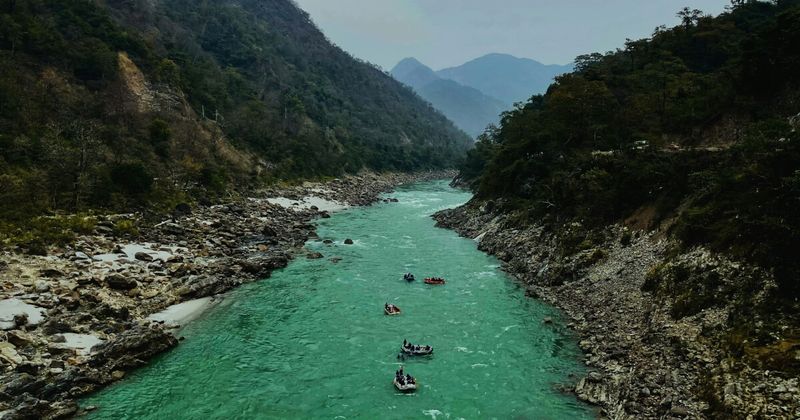 Eat, Pray, Raft: The Ultimate Guide to Rishikesh (India’s Yoga Capital) – 2026 Edition