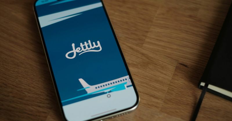 Smartphone showing flight price alert Australia to India — booking guide 2026 FlyFlick