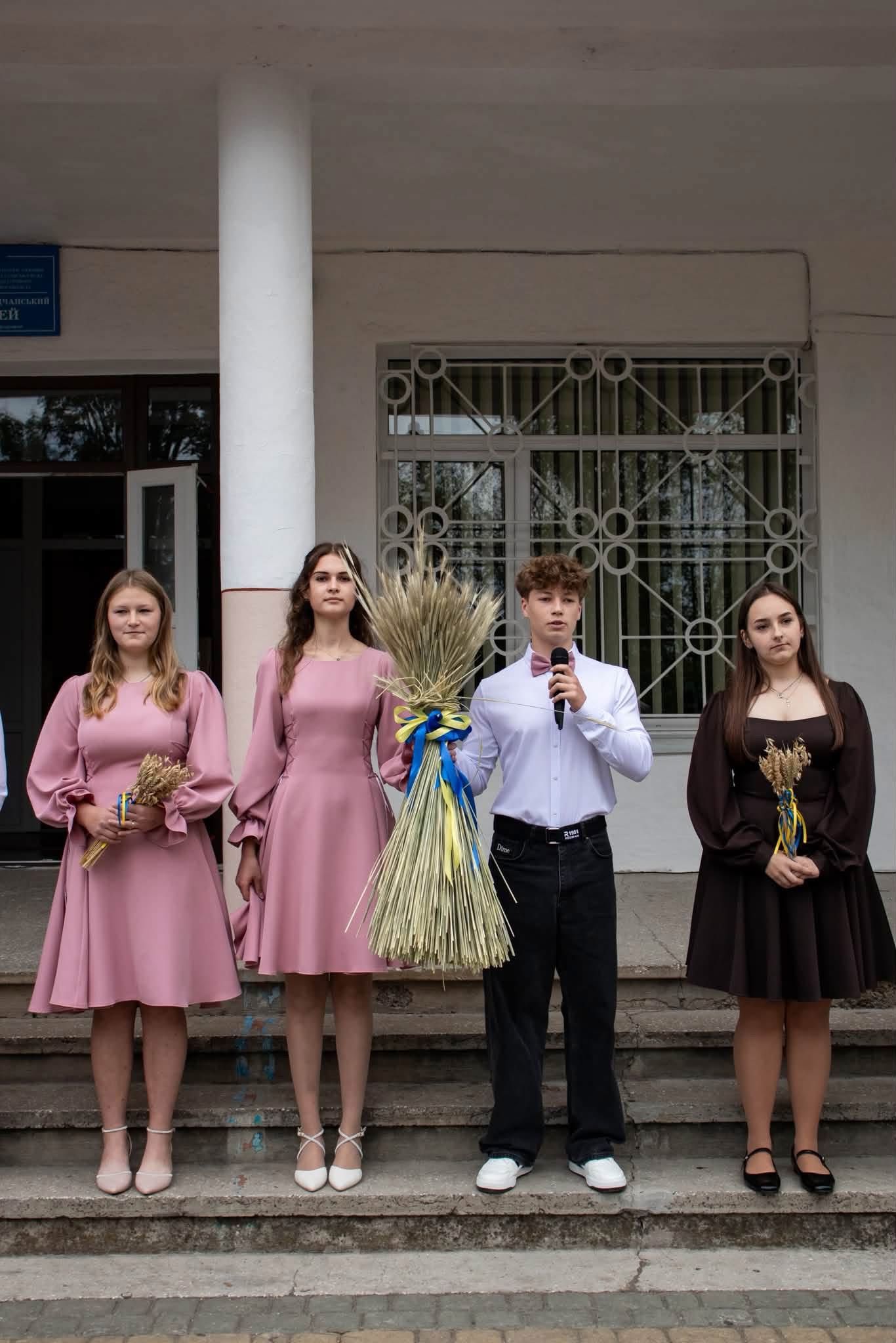 Перше вересня — особливий день, який щороку об’єднує школярів, учителів і батьків.