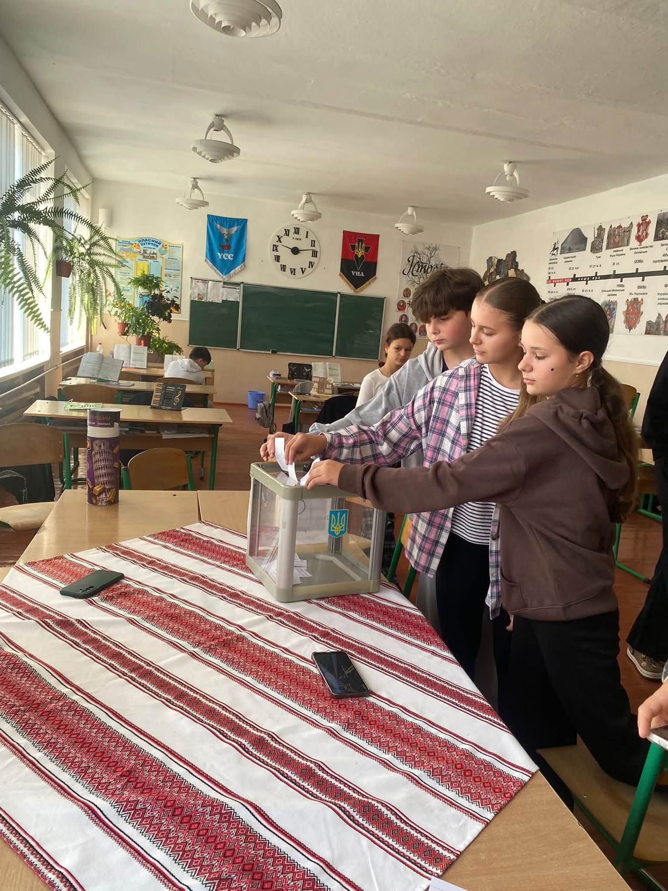 🗳️ Учнівський вибір зроблено! Підбиваємо підсумки виборів голови Учнівського парламенту ліцею.