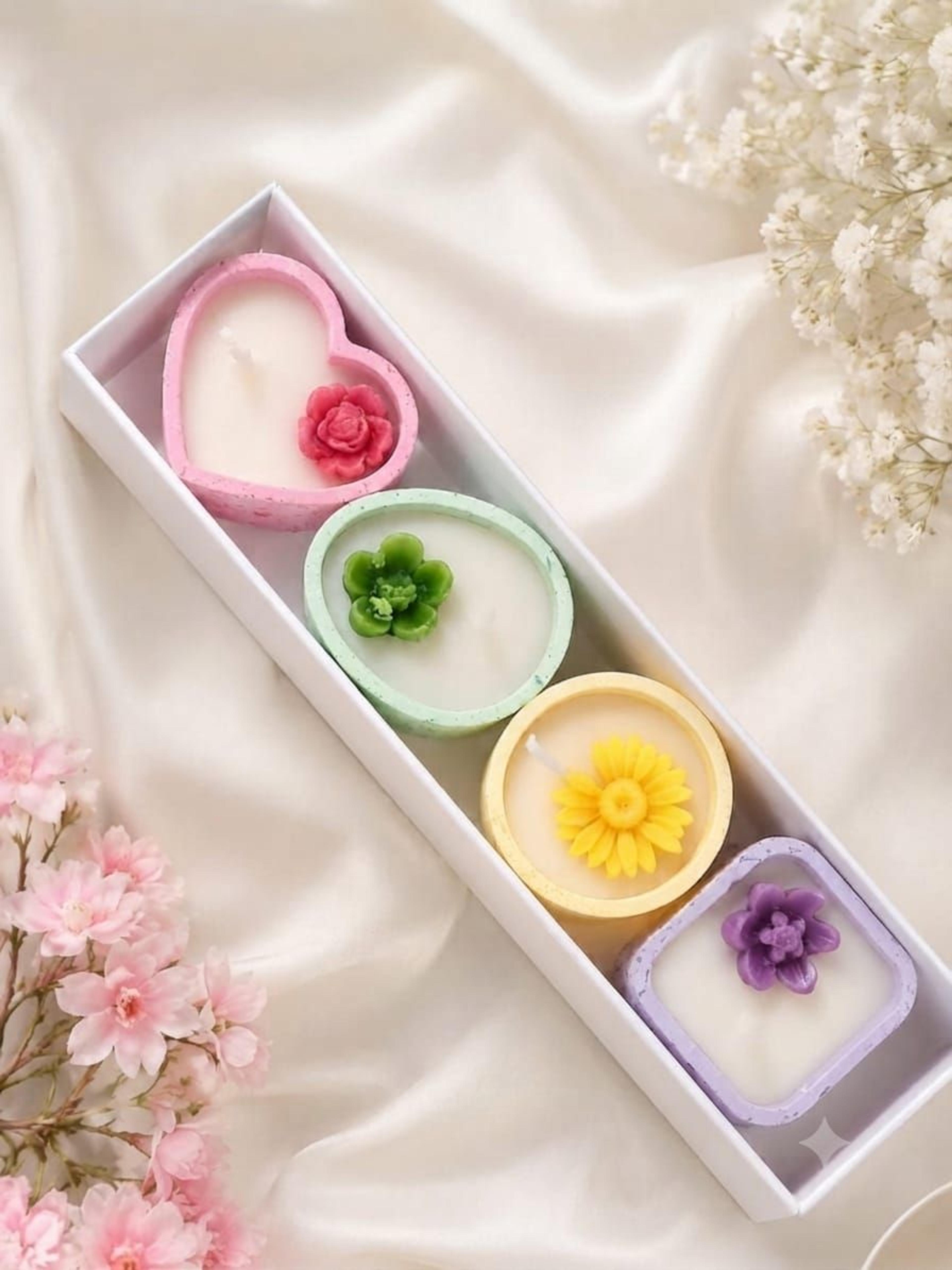 4-Piece Scented Candle Set - Thumbnail 1