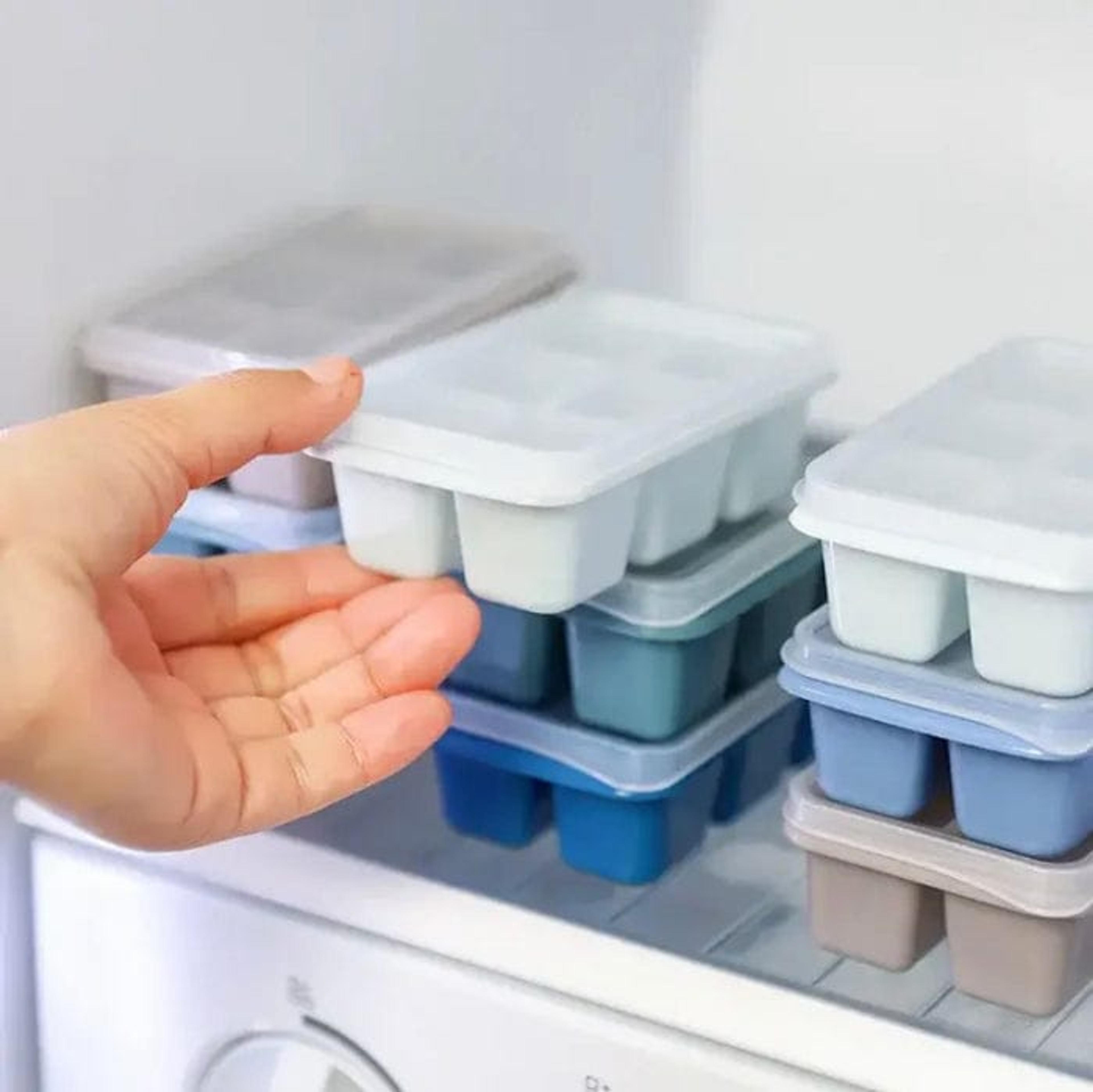 Reusable Silicone Ice Tray with Lid - Thumbnail 4