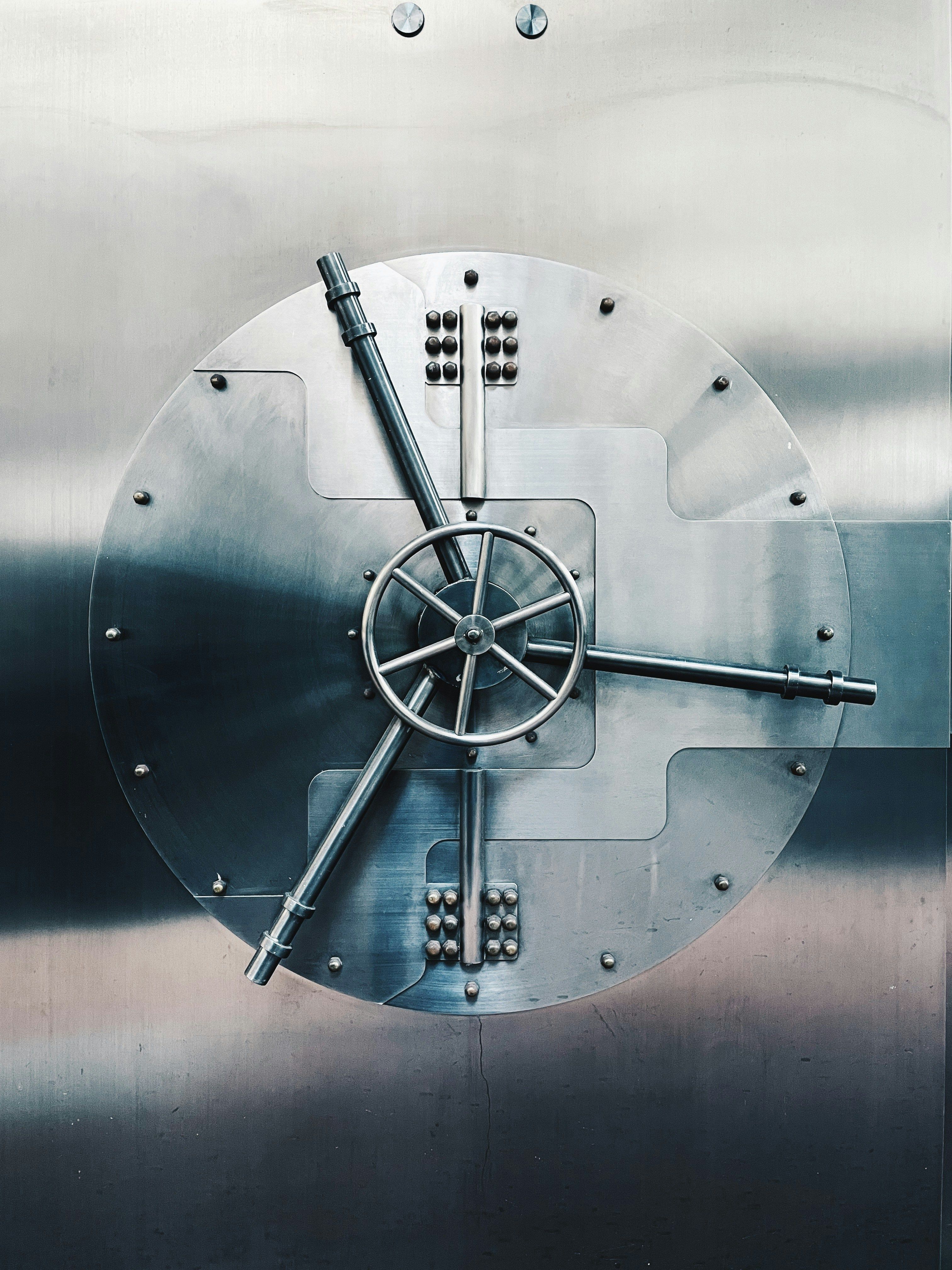 Silberner Bank Safe