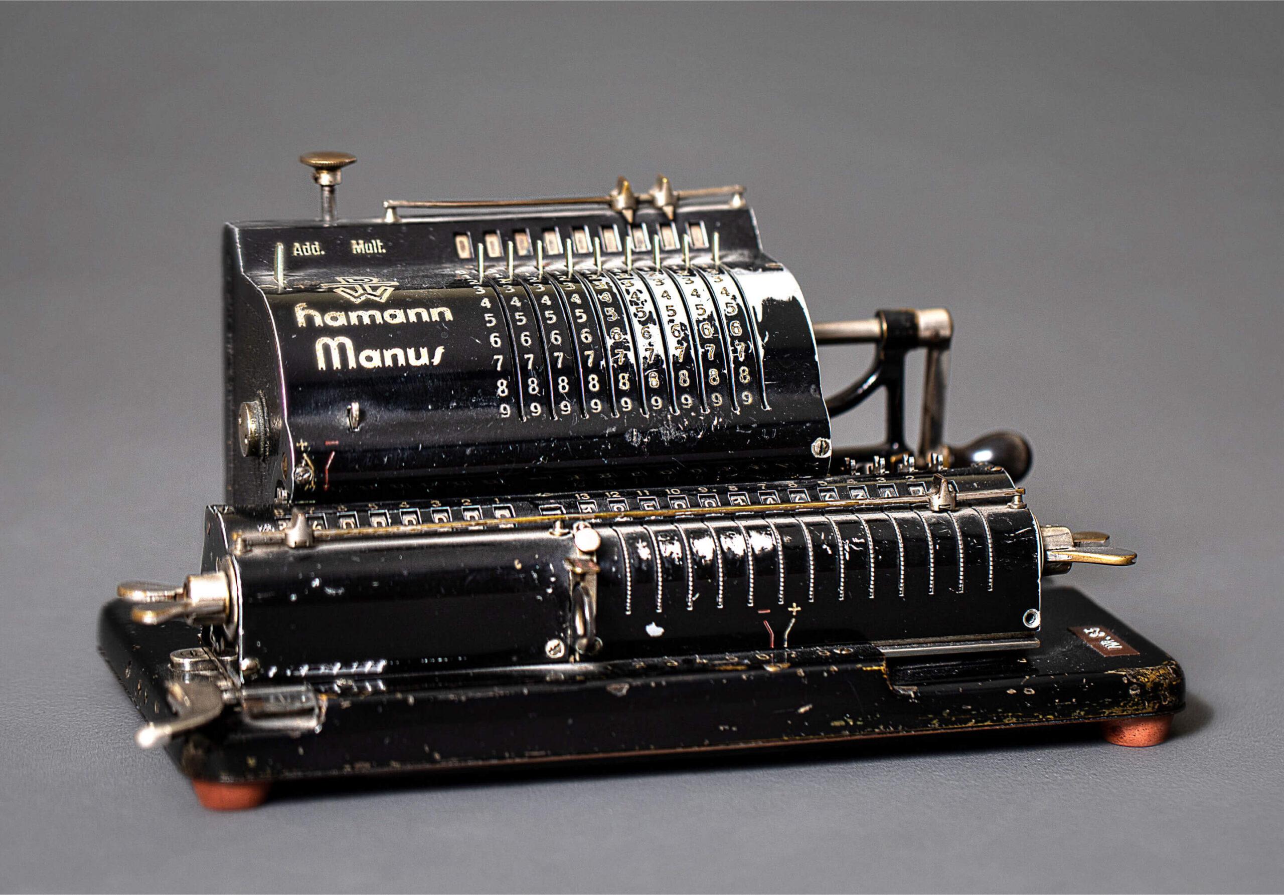 Historischer mechanischer Taschenrechner