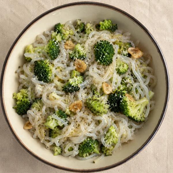 Fideos de konjac con brócoli