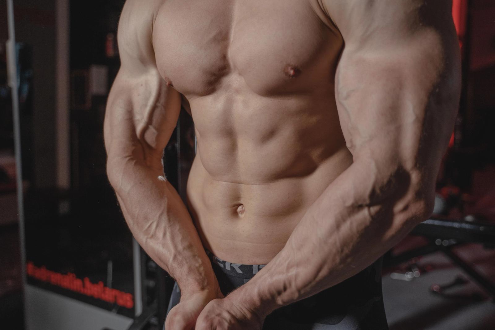 Lean physique with visible muscle definition of the kind progress photos capture