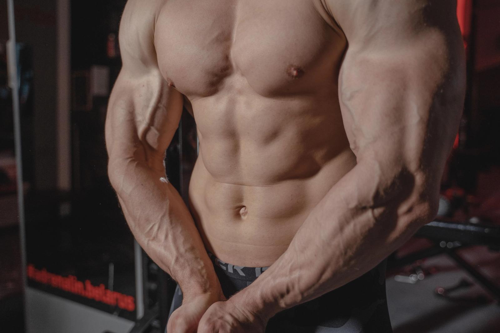 Lean physique with visible muscle definition of the kind progress photos capture
