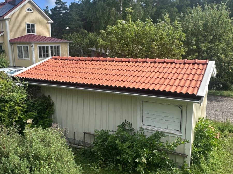 Nytt tegeltak på garage, baksidesvy