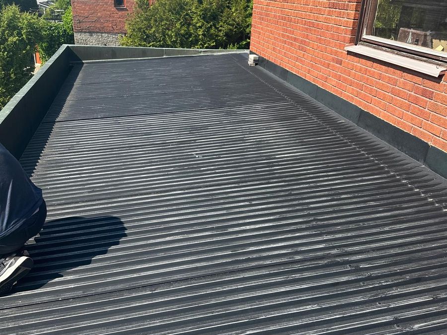 Garagetaket i sin helhet före ombyggnaden