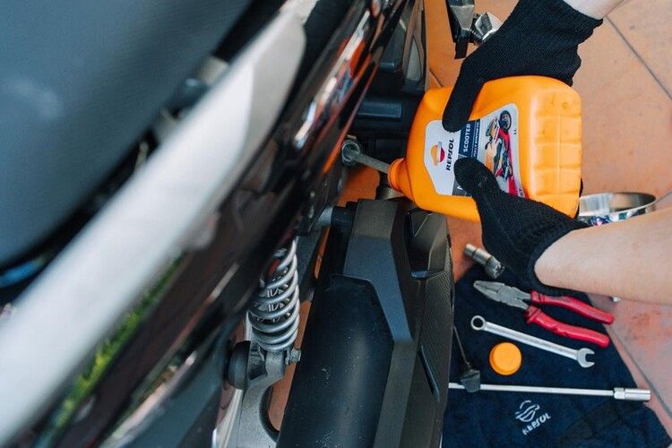 Repsol Moto Scooter MB 10W40 - Dầu nhớt chuyên dụng cho xe tay ga
