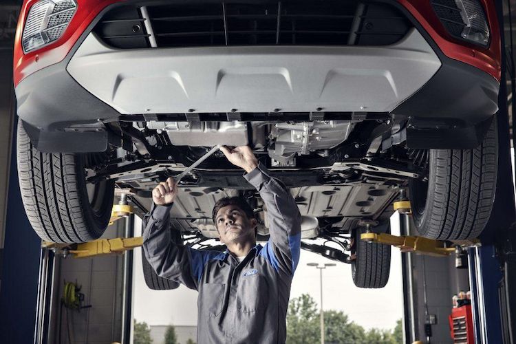 Xe ô tô bị rò rỉ nhớt, nguyên nhân là do đâu?