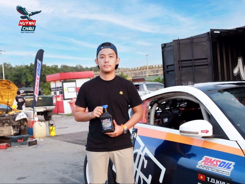 Bộ môn Drift xe ô tô của Tống Đông Khuê và sự hợp tác mới cùng nhớt AMSOIL chính hãng tại Việt Nam