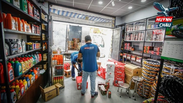 Ngoài dầu nhớt, đại lý nhớt có thể kinh doanh những mặt hàng nào liên quan khác?