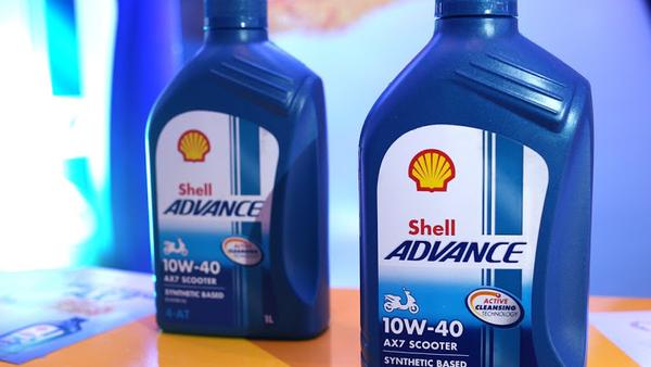 Xe tay ga chọn dầu nhớt Shell Advance AX7 Scooter giúp máy êm, xe nhạy