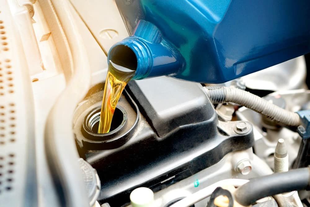 Phân biệt dầu nhớt ô tô và dầu nhớt xe máy