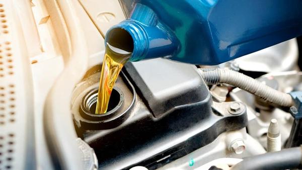 Phân biệt dầu nhớt ô tô và dầu nhớt xe máy