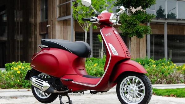 Giá bình ắc quy Vespa Sprint chính hãng có đắt không?