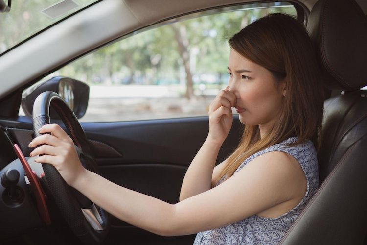 Ô tô có mùi lạ? Đó có thể là dấu hiệu của việc hư hỏng bộ phận xe!