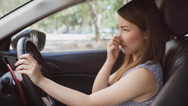Ô tô có mùi lạ? Đó có thể là dấu hiệu của việc hư hỏng bộ phận xe!