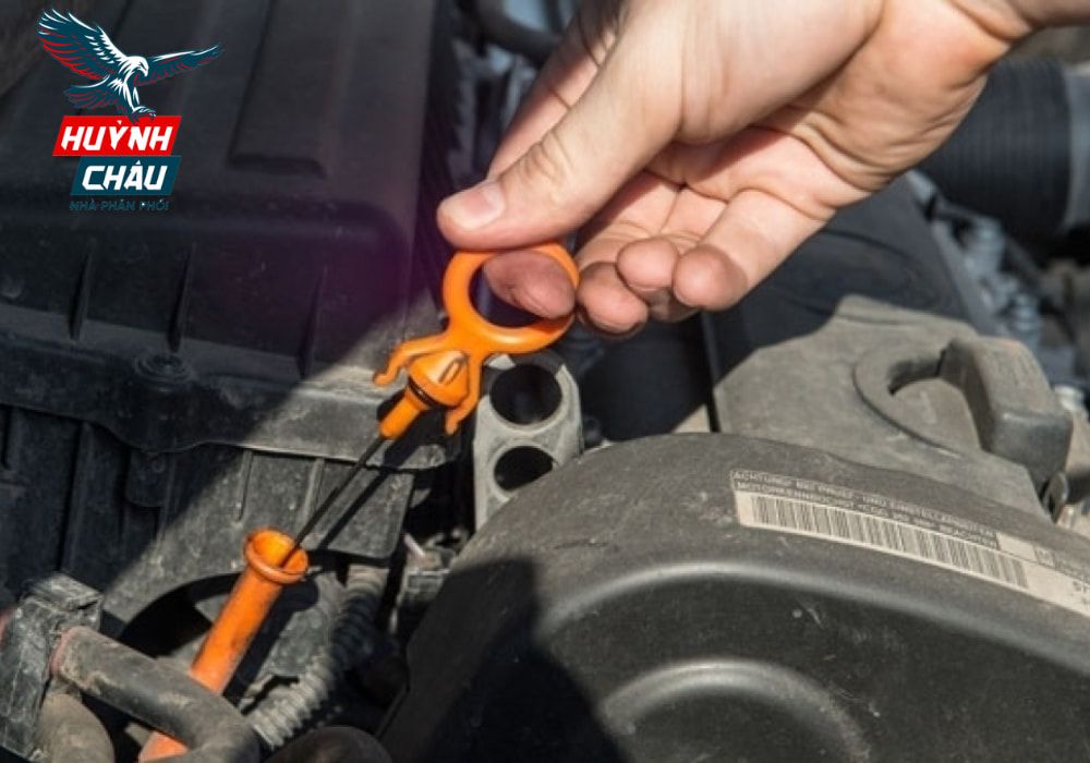 Phát hiện sự khác thường nhờ kiểm tra nhớt xe ô tô bằng 5 bước đơn giản nhất
