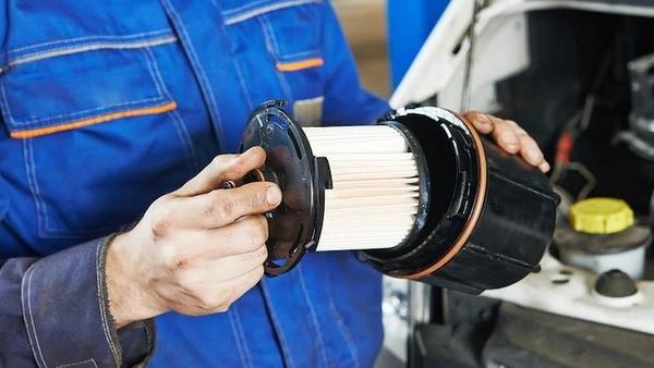Nguyên nhân ô tô bị giật khi tăng ga