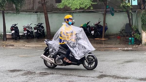 Vào mùa mưa, chọn vỏ xe không ruột nào cho an toàn?