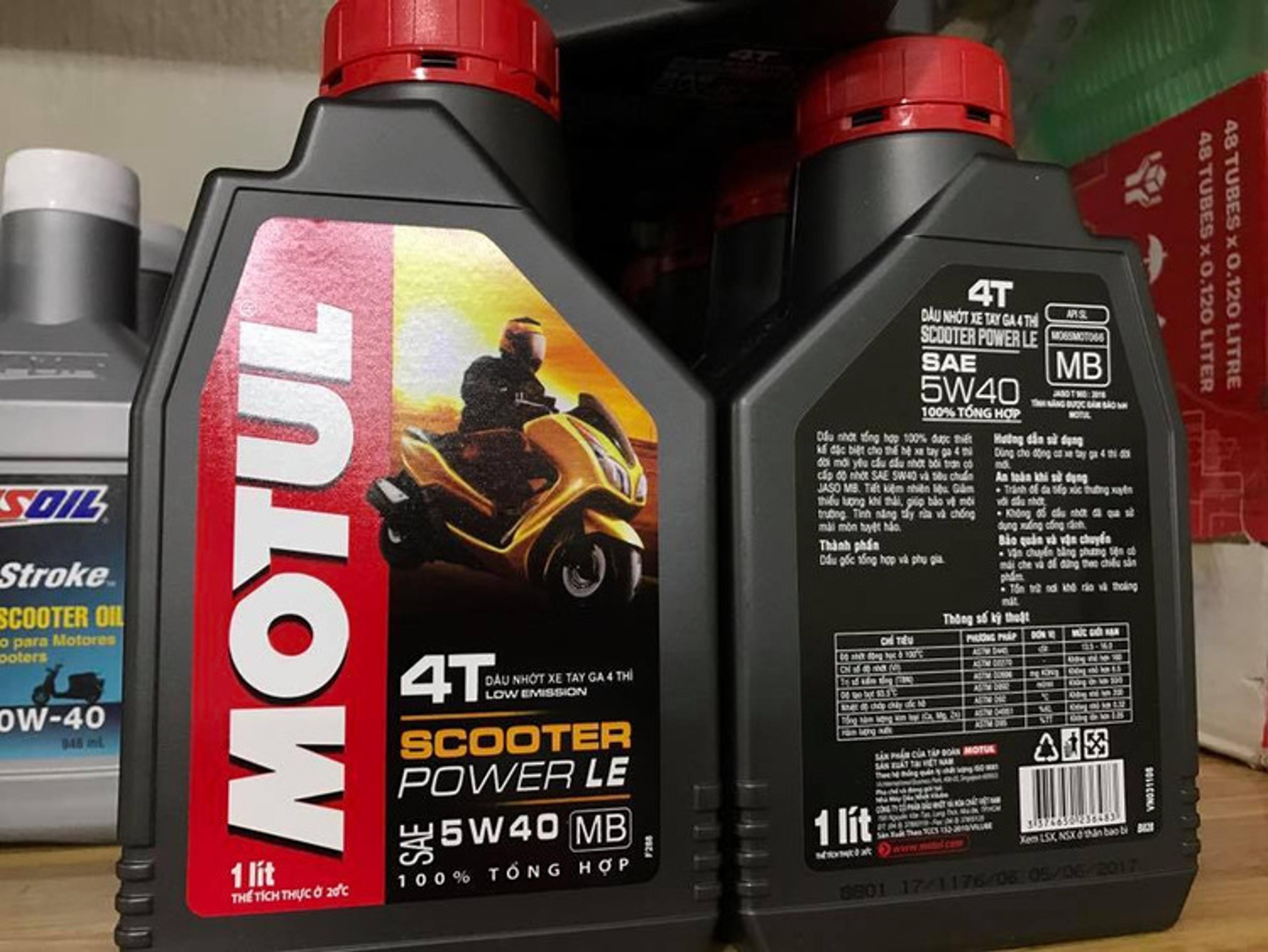 Thay dầu nhớt cho xe máy: Chọn dung tích 1L hay 0,8L?