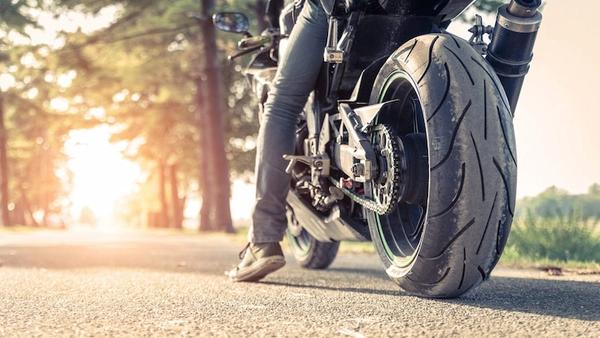 Thay lốp xe máy vào mùa mưa: nên chọn vỏ ruột như thế nào?