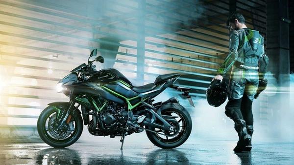3 sản phẩm dầu nhớt hàng đầu cho xe moto phân khối lớn