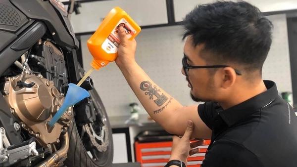 Repsol Scooter: Dòng sản phẩm số 1 trong kinh doanh dầu nhớt cho xe tay ga